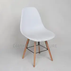Dining Chair; Iconic Eames Designer Plastic Chair
