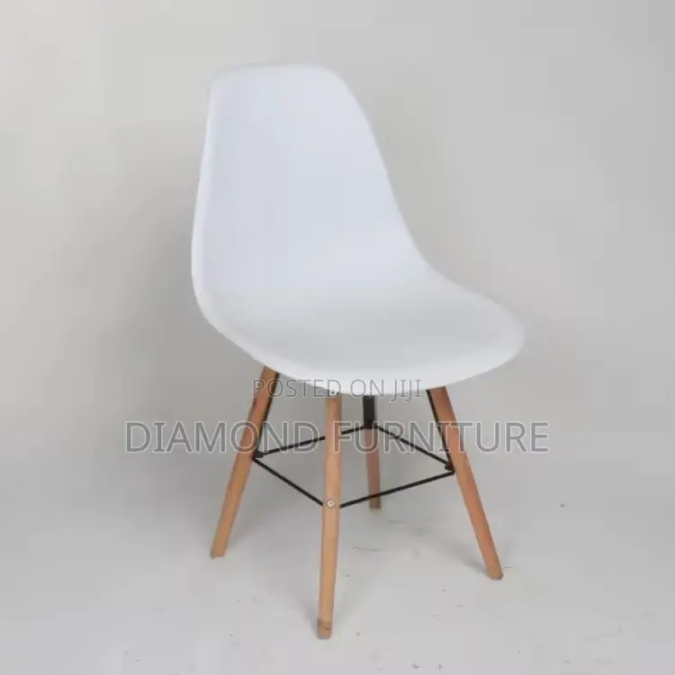 Dining Chair; Iconic Eames Designer Plastic Chair