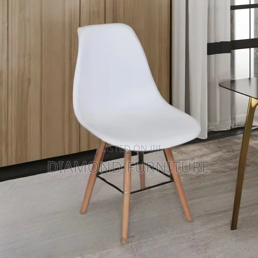 Dining Chair; Iconic Eames Designer Plastic Chair