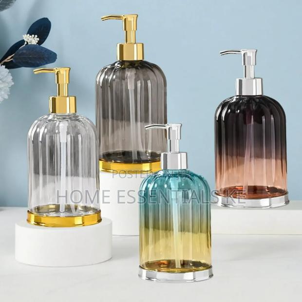 Acyric Handwash Dispenser Round and Square 
Capacity 500ml