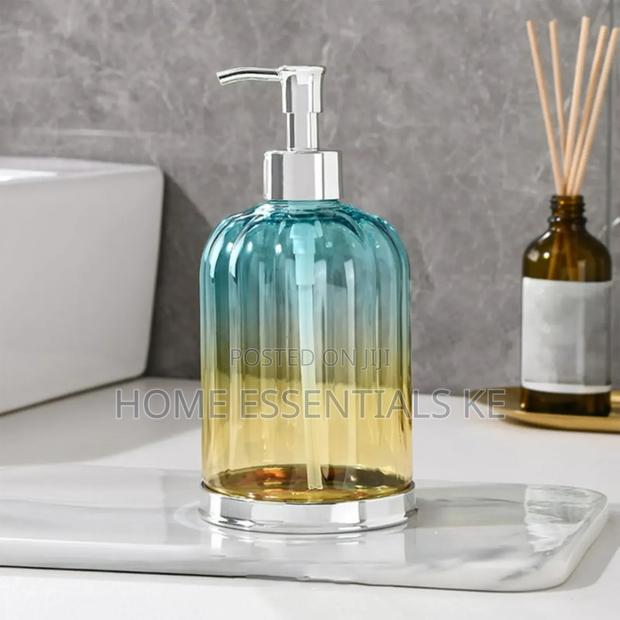 Acyric Handwash Dispenser Round and Square 
Capacity 500ml - thumbnail 3