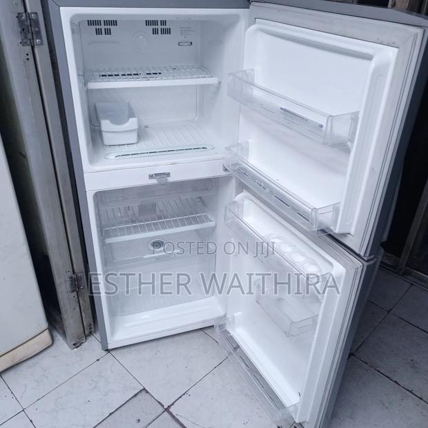 Well Maintained Lg Fridge - thumbnail 4