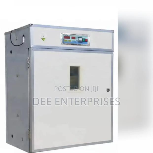 1056 Eggs Incubator - main view