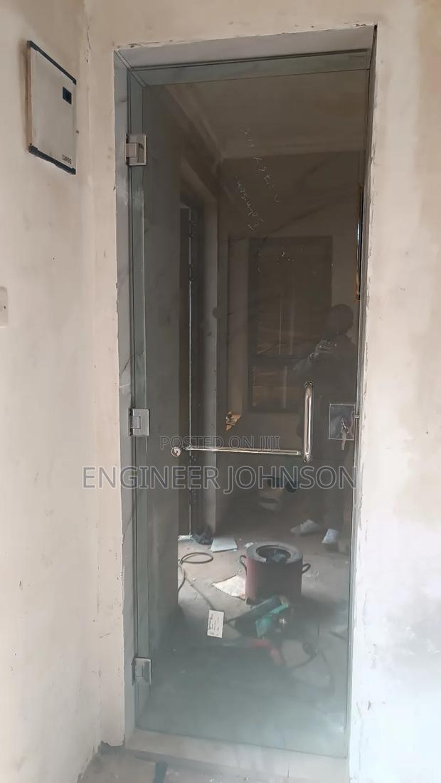Frameless Glass Door