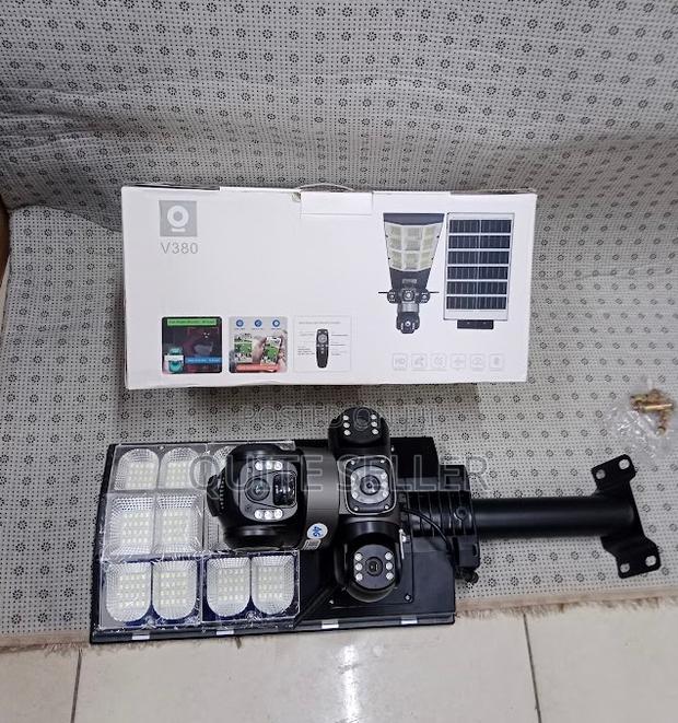 4g Solar Street Light With CCTV Camera Solar-Powered Operation - main view