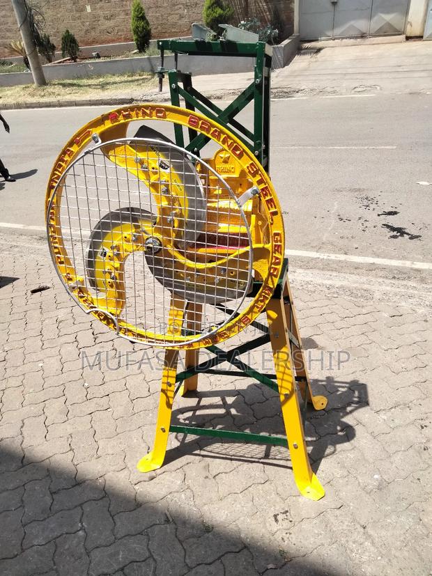 Rhino Three-Knife Chaff Cutter - main view