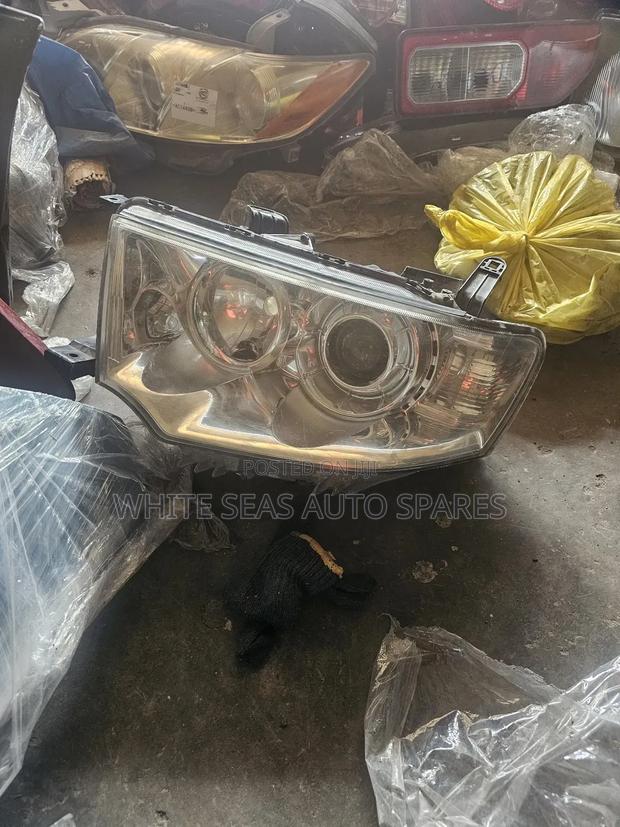 Headlight Pajero Sport