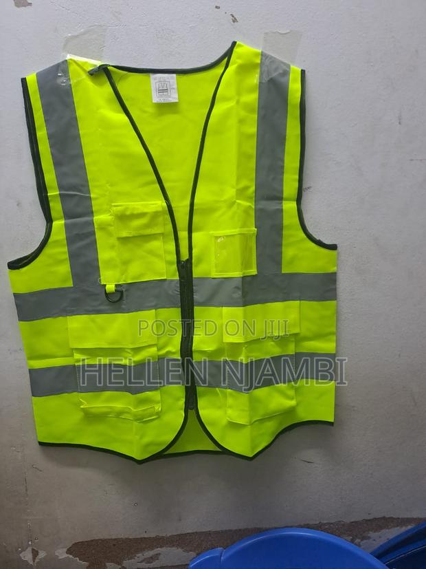 Reflector Vest With Zip And Pockets - main view