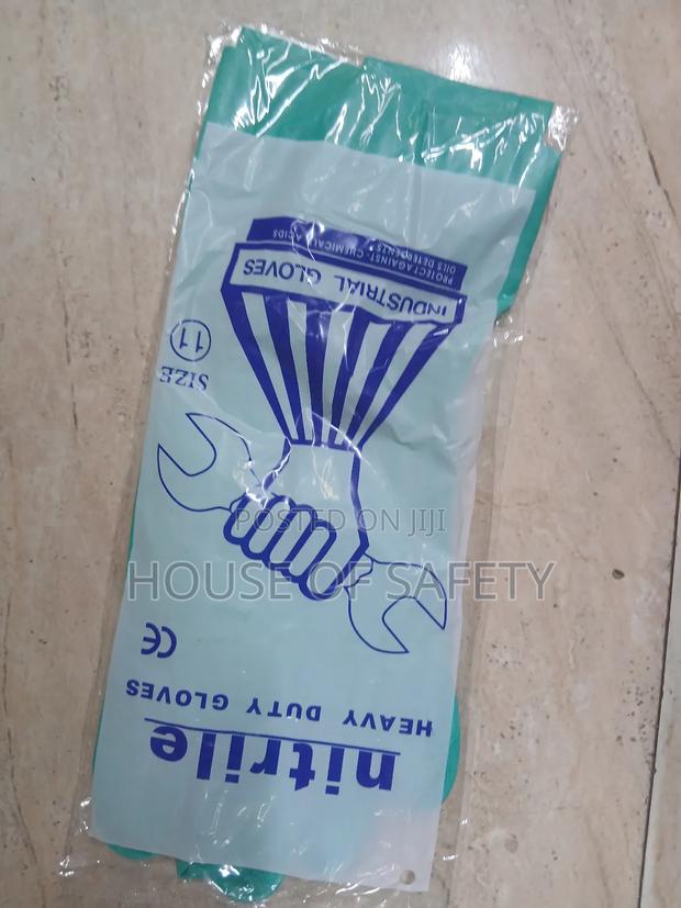 Green Nitrile Gloves - thumbnail 2