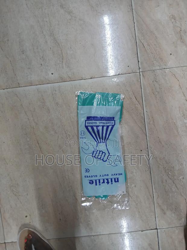 Green Nitrile Gloves - thumbnail 3