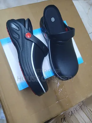 Anti-Slip and Antistatic Croc