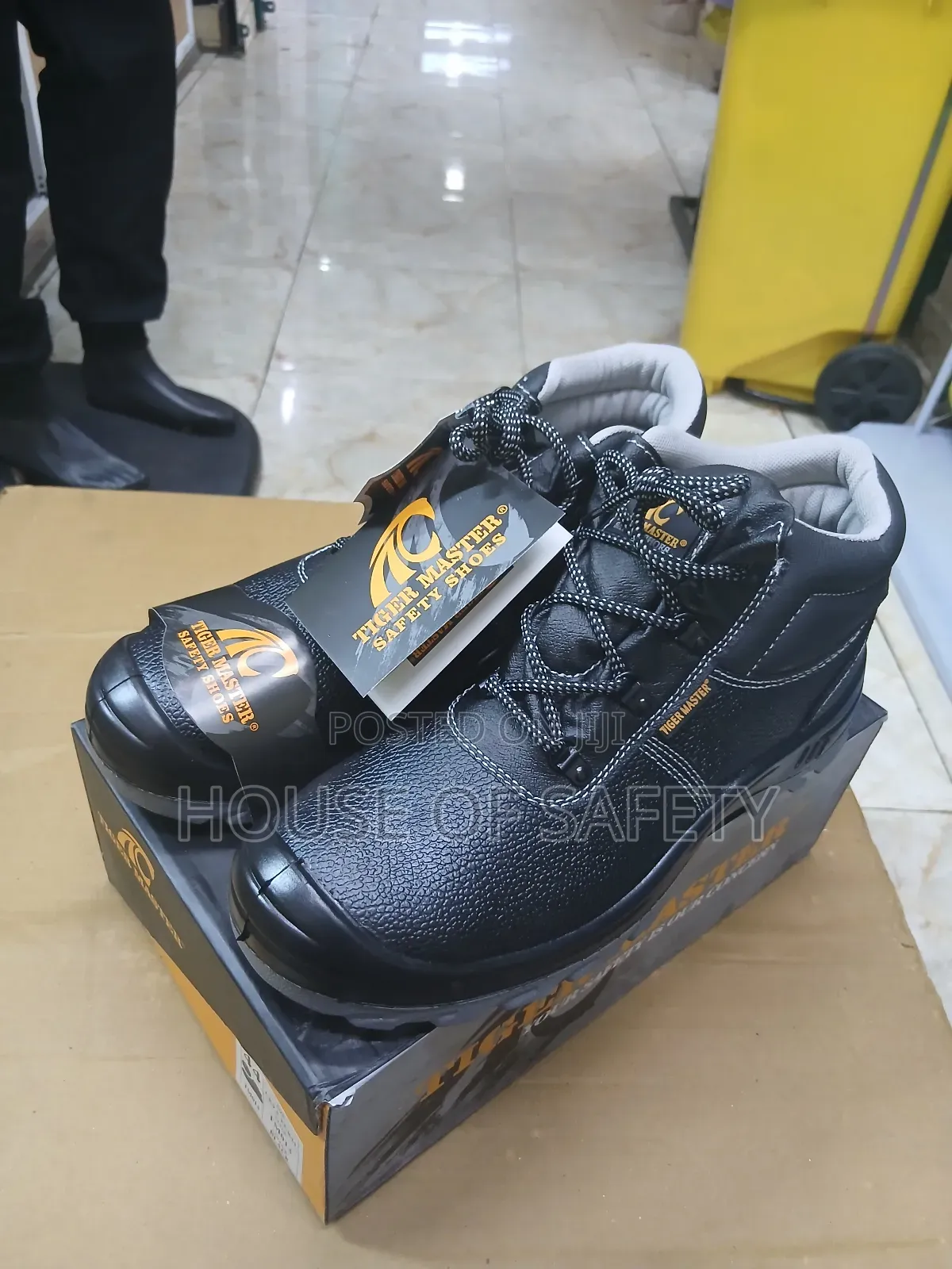 Black and Cream Tigermasterboot