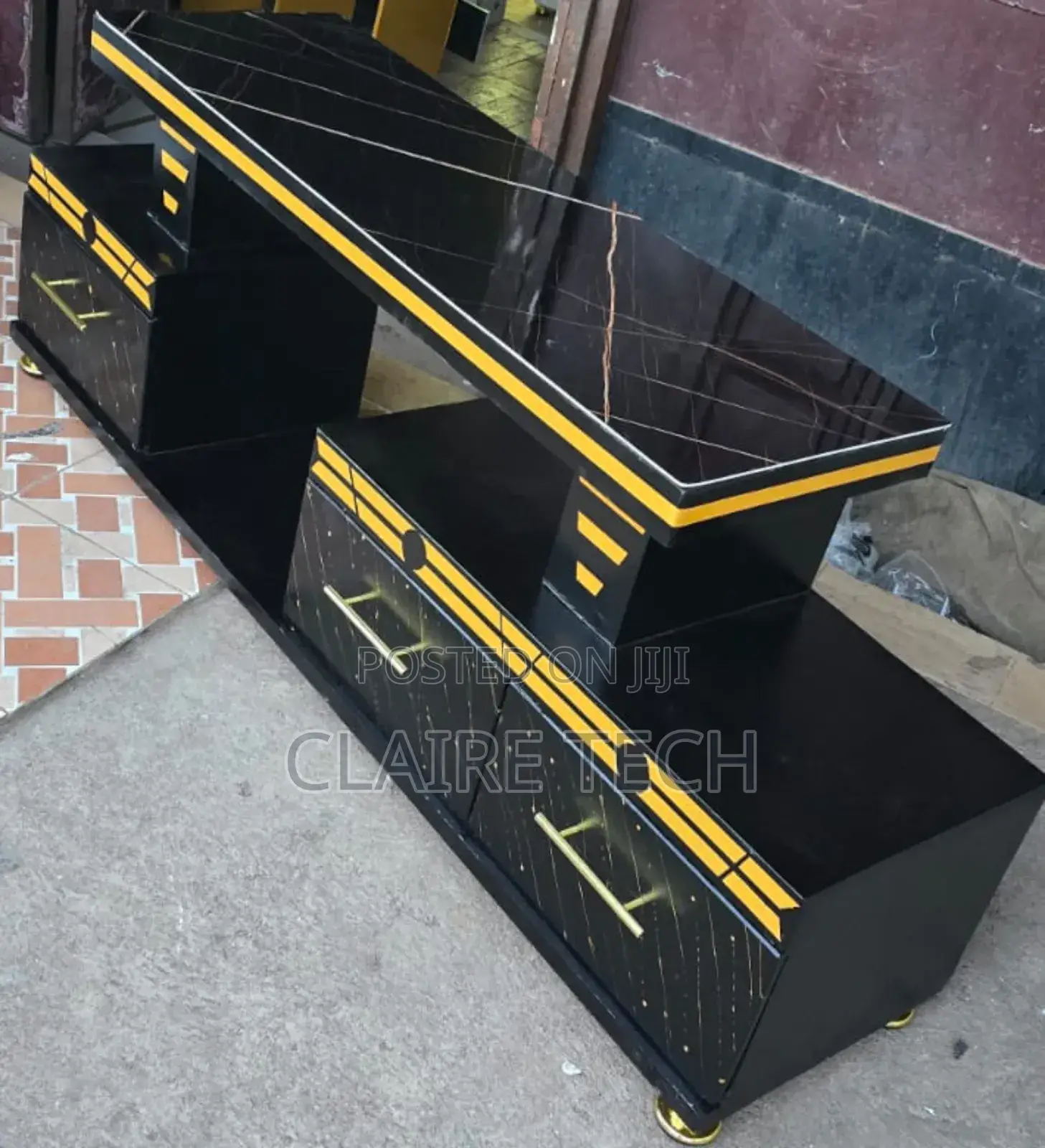 Executive 5 FTS Black/White and Gold With Marble Top Tv Stand