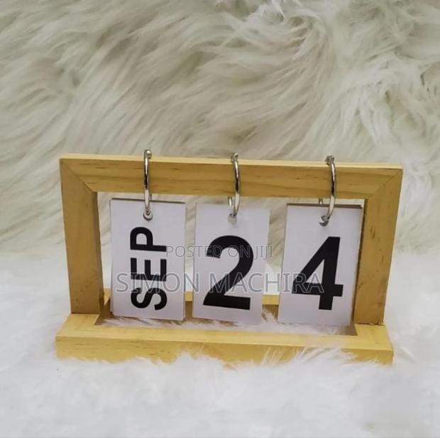 Desk Study Flip Calendar Bamboo - thumbnail 2