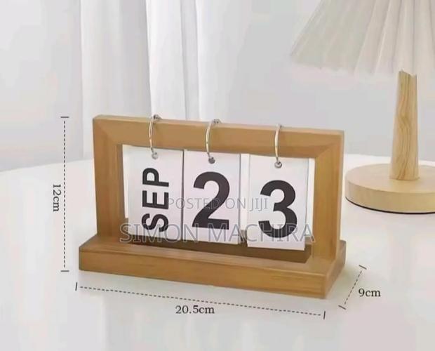 Desk Study Flip Calendar Bamboo - thumbnail 3