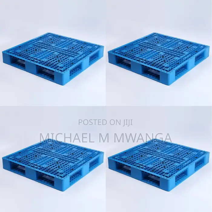 Heavy-Duty Rackable Plastic Pallets