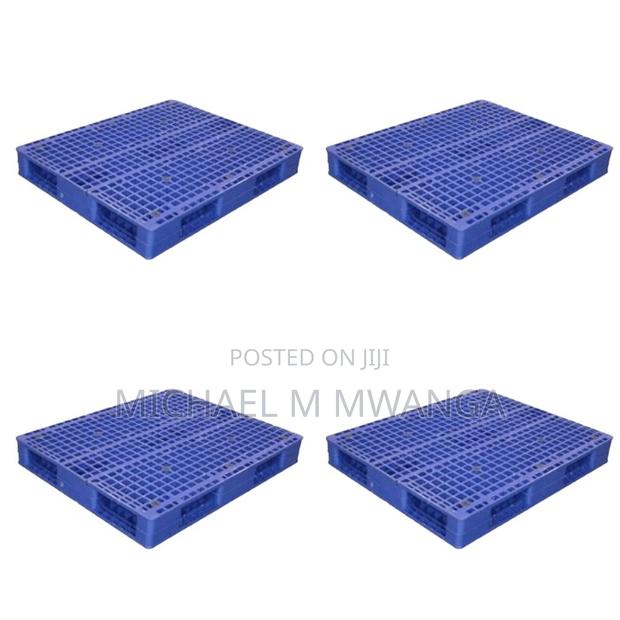 Moisture Resistant Rackable Plastic Pallets