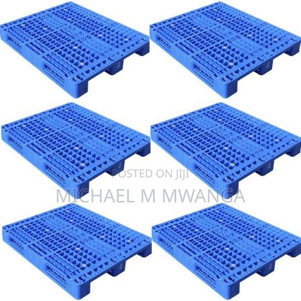 Lightweight Rackable Plastic Pallets