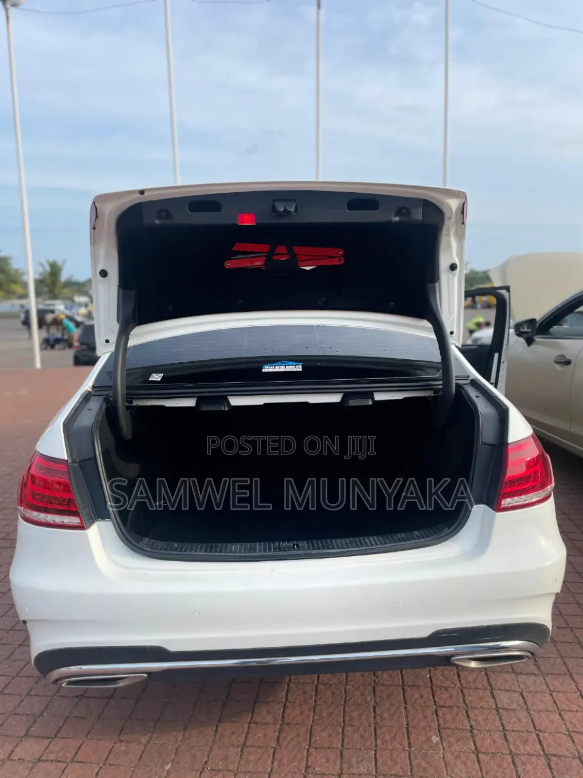 Mercedes-Benz E350 Base BlueTec Sedan  RWD (3.0L 6cyl 7A) 2013 Pearl