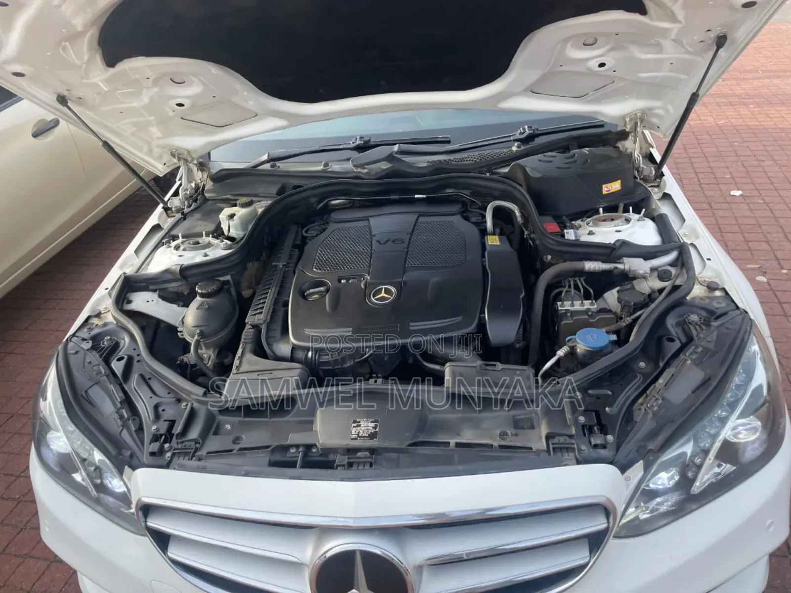 Mercedes-Benz E350 Base BlueTec Sedan  RWD (3.0L 6cyl 7A) 2013 Pearl