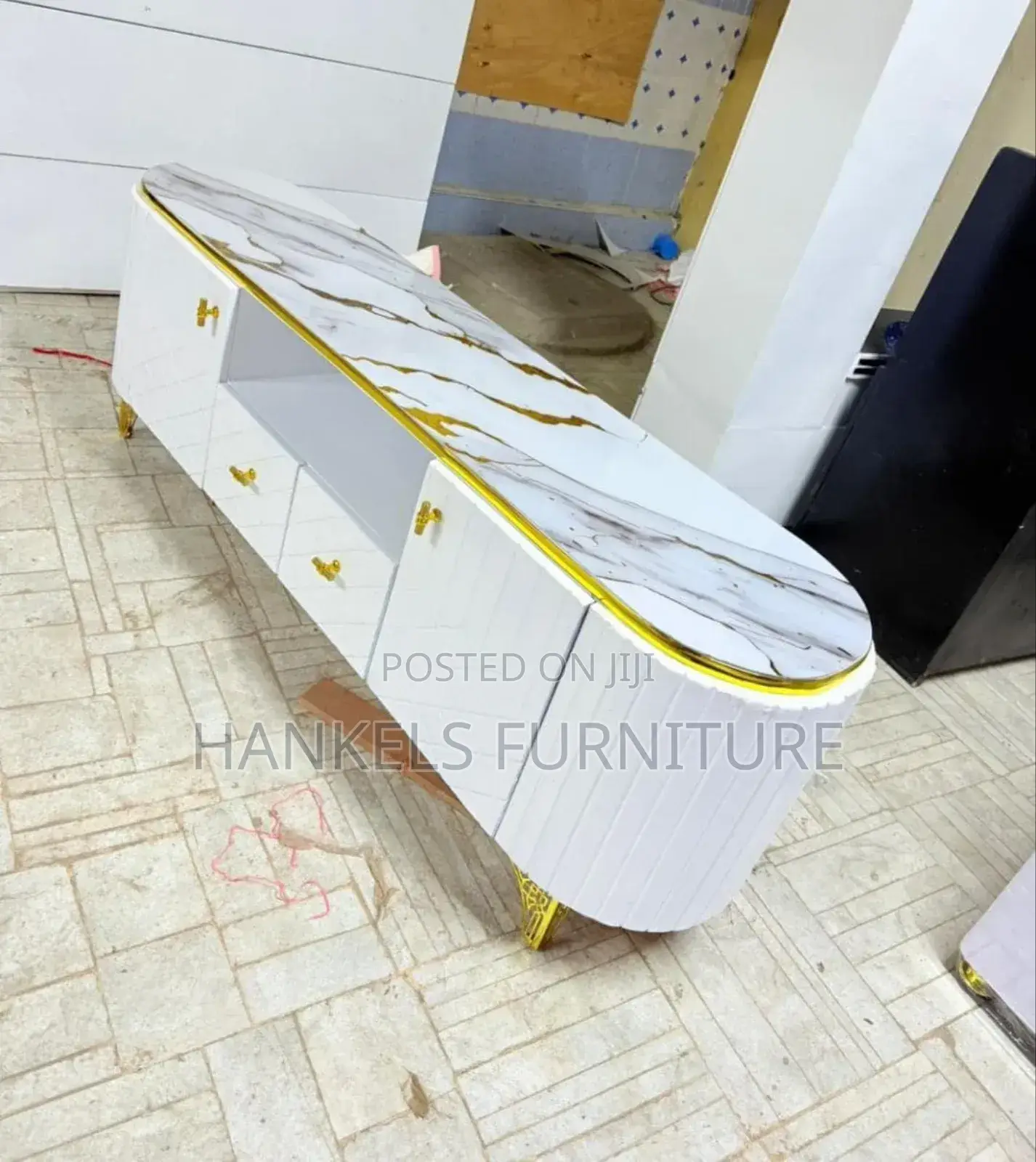 Tv Unit With Marble Top Effect.