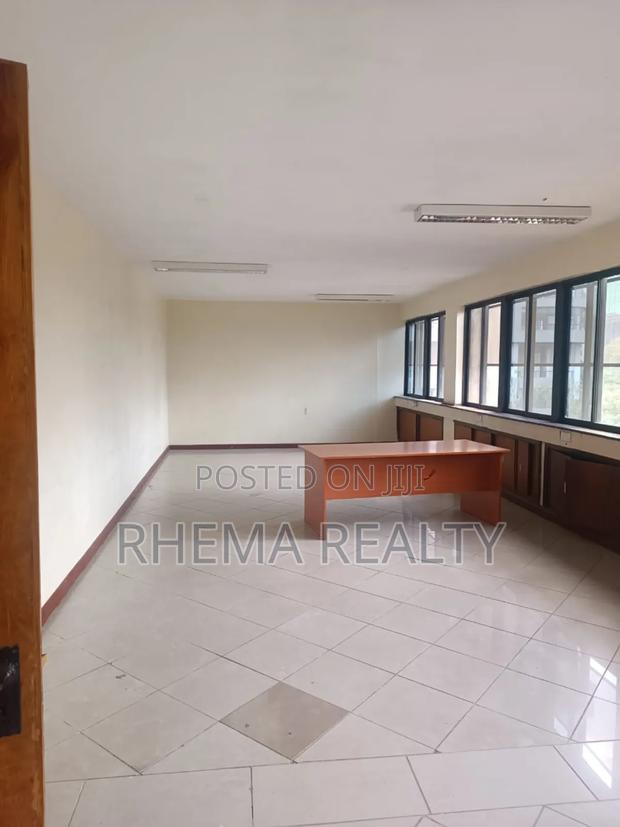 Vaccant Office No 141 - thumbnail 3