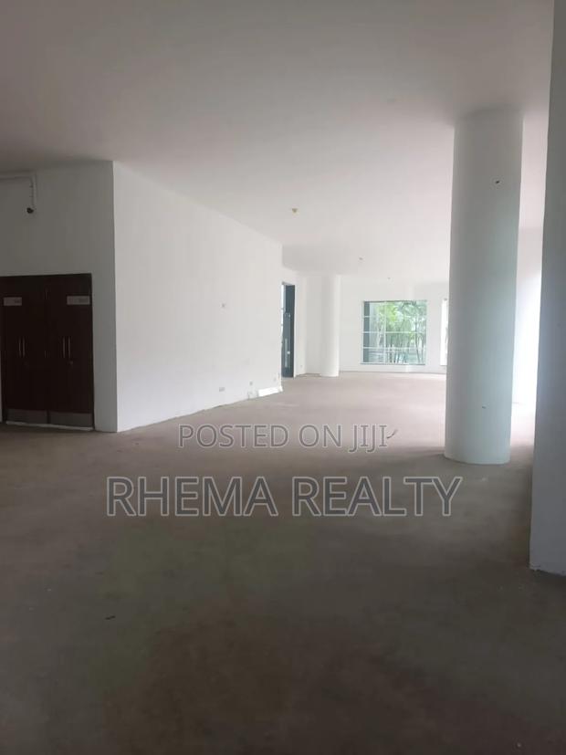Spacious Office No 136