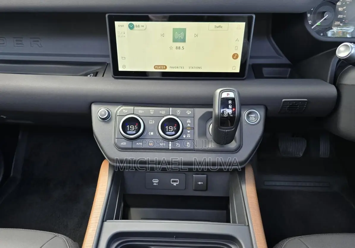Land Rover Defender X-Dynamic SE 2022 Black