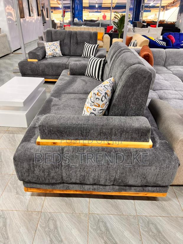 Manageable 5 Seater Modern Sofa 3,2