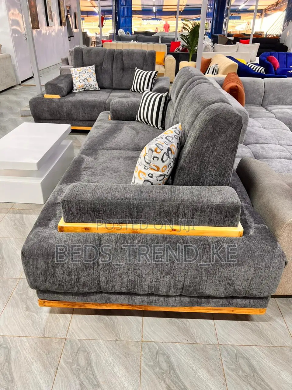 Manageable 5 Seater Modern Sofa 3,2