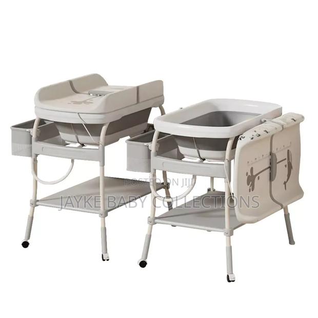 2-in-1 Baby Bathtub Changing Table With Thermometer - main view
