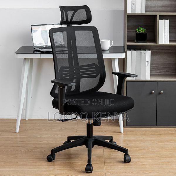 Office Chair : Black Ergonomic Workstation Chair