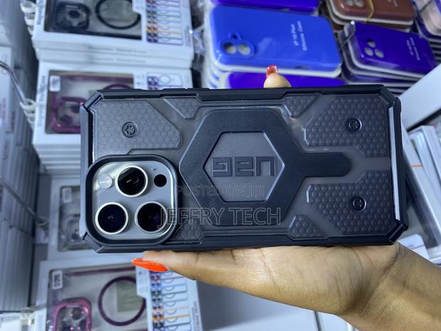 Twert Urban Armor Gear Uag Case for iPhone 15 Pro Max - thumbnail 3