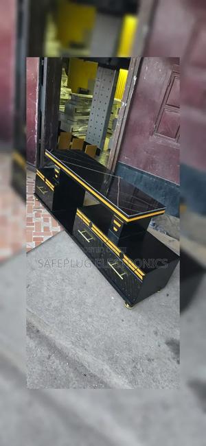 Executive 5 FTS Black/White and Gold With Marble Top Tv Stand