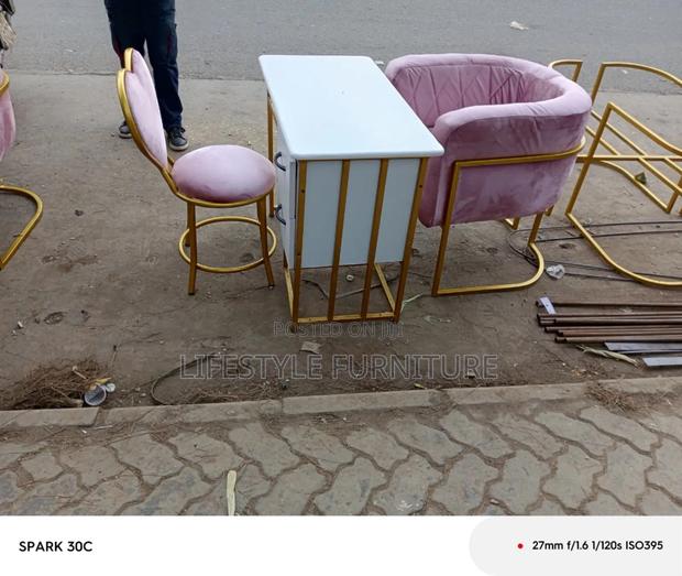 Manicure Table With 2 Styling Chairs - thumbnail 3