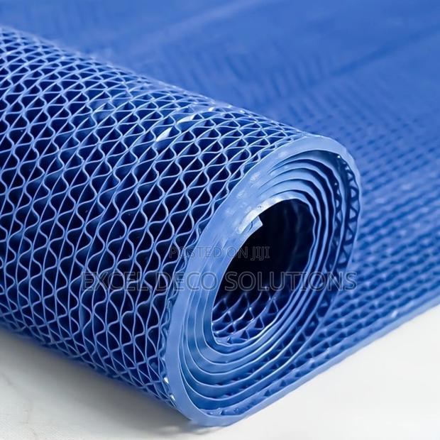 Soft Cushioned Anti-Slip Bathroom Mat – Elegant - main view
