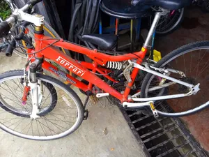 700c Hybrid Bike Ferrari
