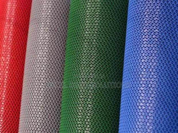  Anti-Slip Mat for Swimming Pools – Water Resistant Safe