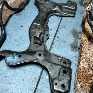 Crossmember Corolla 100