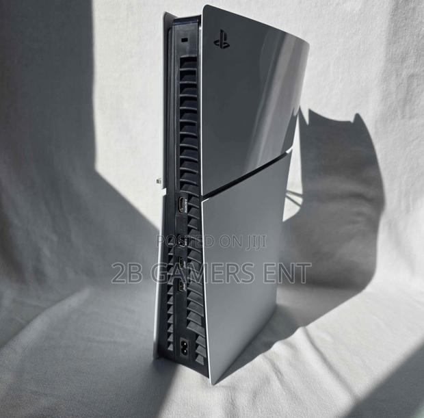 Slim Ps5 ,With Box 1 Month - thumbnail 3