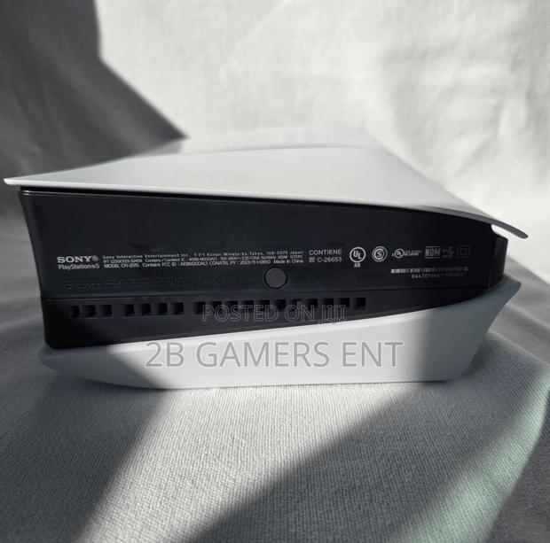 Slim Ps5 ,With Box 1 Month - thumbnail 4
