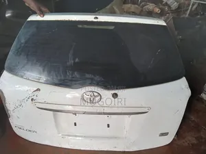 Toyota Fielder Boot