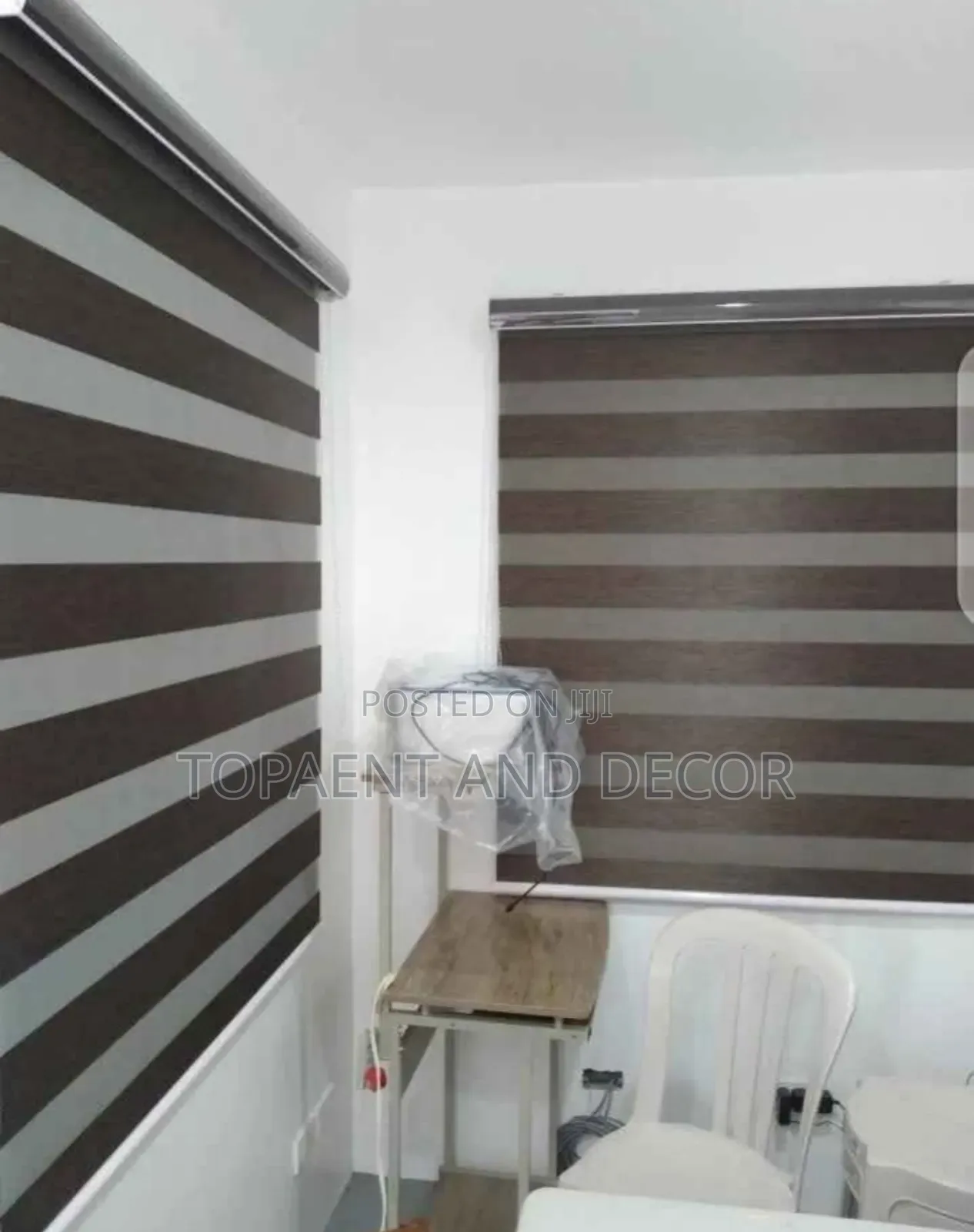 Classic Horizontal Roller Window Blinds for Home and Office