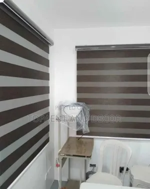 Classic Horizontal Roller Window Blinds for Home and Office
