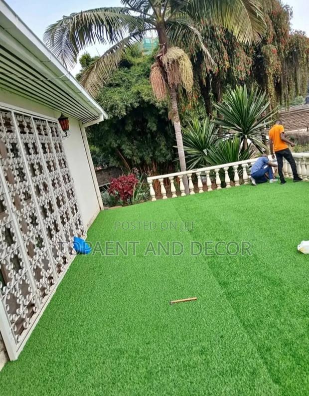 Thick Green Carpet for a Landscaping and Sports Use