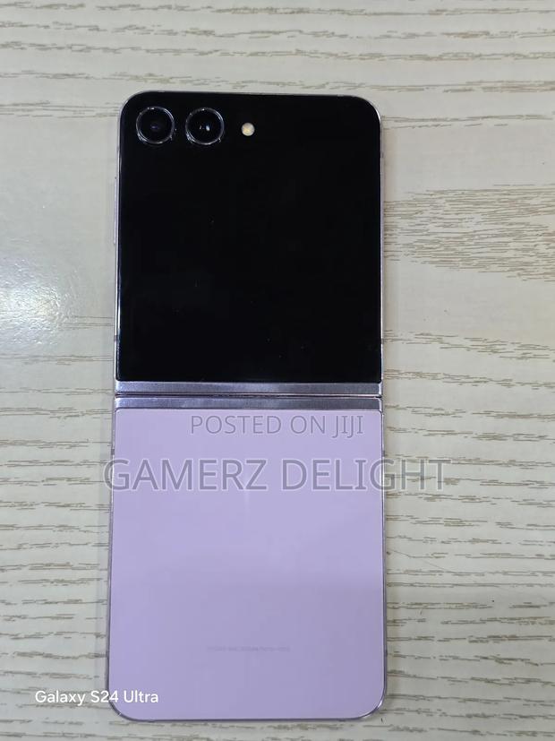 Samsung Galaxy Z Flip5 256 GB Pink - thumbnail 2