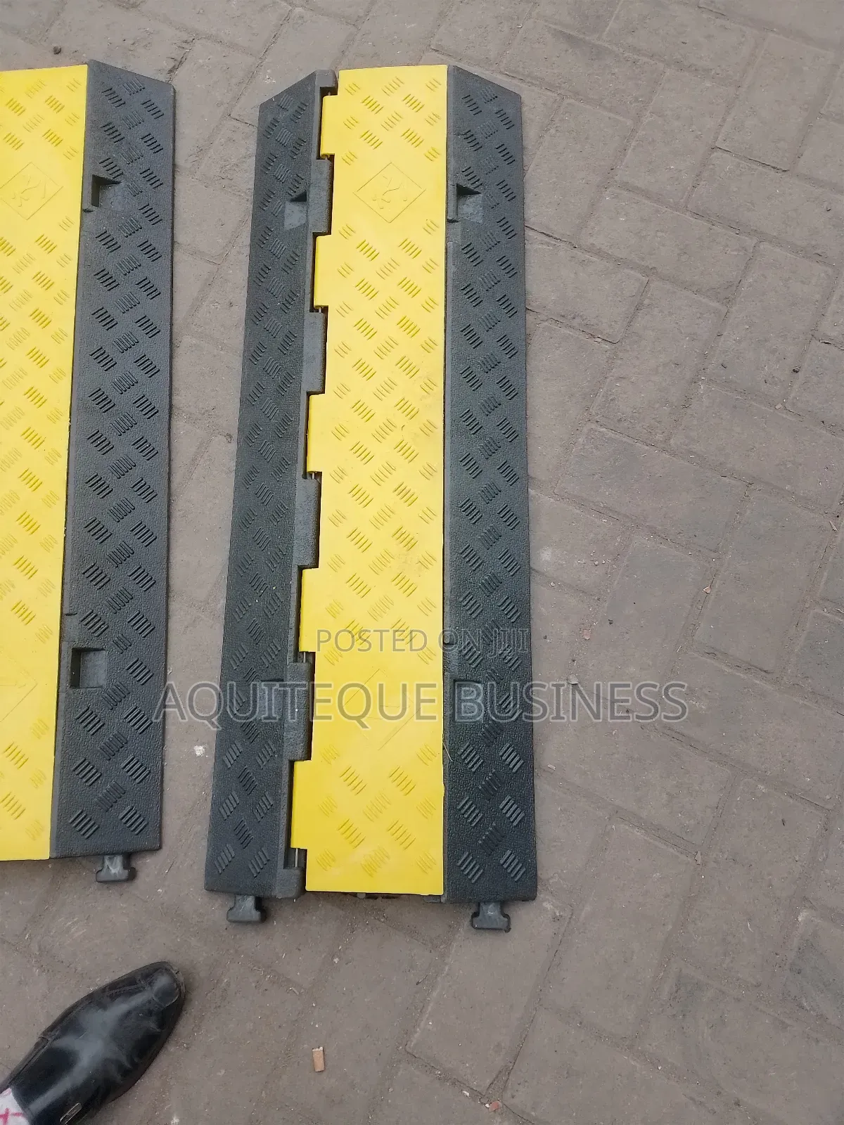 2 Channels Rubber Cable Protector.