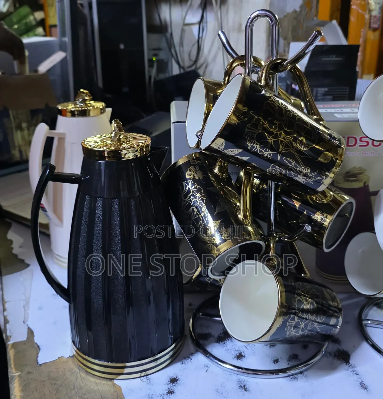 1litre Black Vacuum Flask +6pcs Black Gold Mugs Tea Set