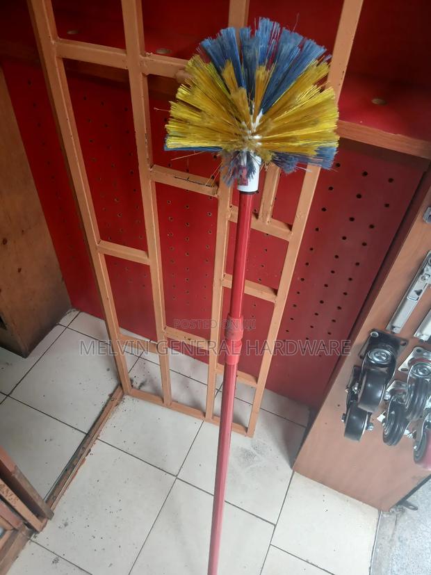 Round Adjustable Cobweb Remover - main view
