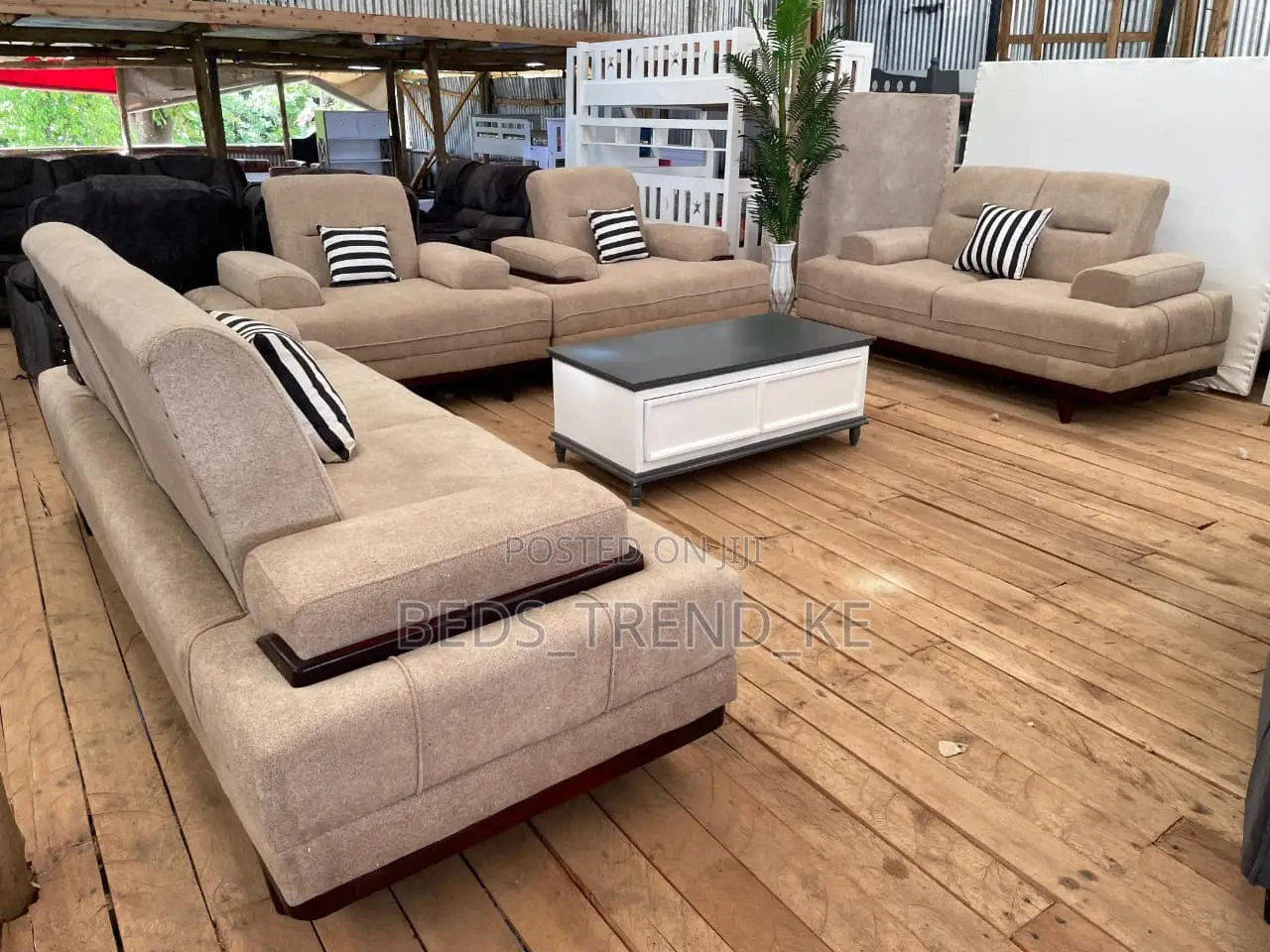 Pretty 7 Seater Modern Sofa 3,2,1,1